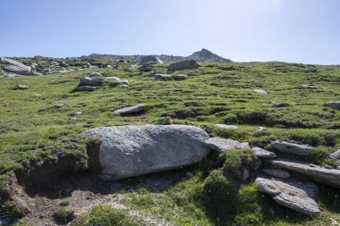 Bulgaristan 'ın Kalin zirvesi yakınlarındaki Rila Dağı' nın İnanılmaz Yaz Manzarası