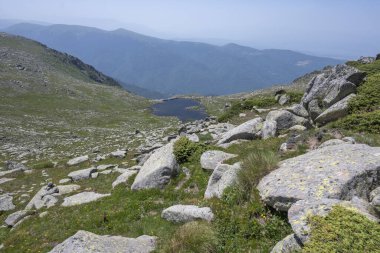 Bulgaristan 'ın Kalin zirvesi yakınlarındaki Rila Dağı' nın İnanılmaz Yaz Manzarası