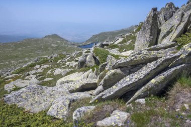 Bulgaristan 'ın Kalin zirvesi yakınlarındaki Rila Dağı' nın İnanılmaz Yaz Manzarası