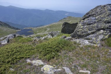 Bulgaristan 'ın Kalin zirvesi yakınlarındaki Rila Dağı' nın İnanılmaz Yaz Manzarası
