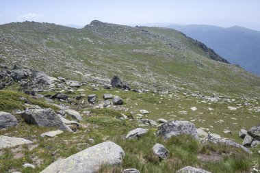 Bulgaristan 'ın Kalin zirvesi yakınlarındaki Rila Dağı' nın İnanılmaz Yaz Manzarası