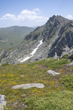 Bulgaristan 'ın Kalin zirvesi yakınlarındaki Rila Dağı' nın İnanılmaz Yaz Manzarası