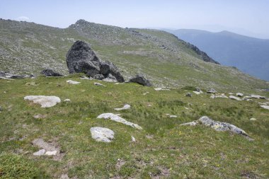 Bulgaristan 'ın Kalin zirvesi yakınlarındaki Rila Dağı' nın İnanılmaz Yaz Manzarası