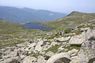 Bulgaristan 'ın Kalin zirvesi yakınlarındaki Rila Dağı' nın İnanılmaz Yaz Manzarası