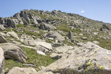 Bulgaristan 'ın Kalin zirvesi yakınlarındaki Rila Dağı' nın İnanılmaz Yaz Manzarası