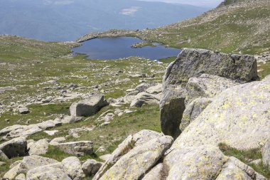 Bulgaristan 'ın Kalin zirvesi yakınlarındaki Rila Dağı' nın İnanılmaz Yaz Manzarası
