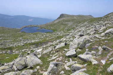 Bulgaristan 'ın Kalin zirvesi yakınlarındaki Rila Dağı' nın İnanılmaz Yaz Manzarası