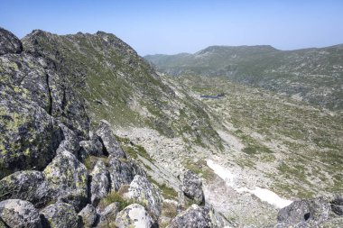 Bulgaristan 'ın Kalin zirvesi yakınlarındaki Rila Dağı' nın İnanılmaz Yaz Manzarası