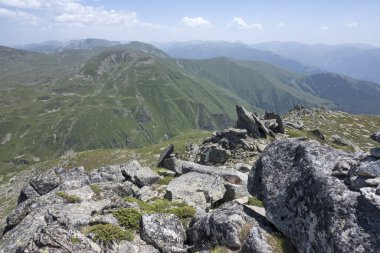 Bulgaristan 'ın Kalin zirvesi yakınlarındaki Rila Dağı' nın İnanılmaz Yaz Manzarası