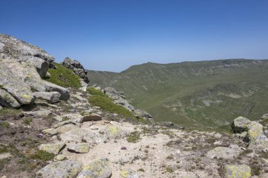 Bulgaristan 'ın Kalin zirvesi yakınlarındaki Rila Dağı' nın İnanılmaz Yaz Manzarası