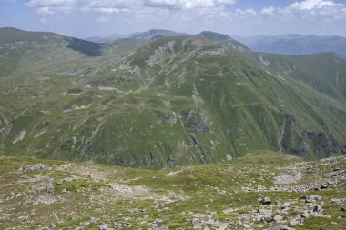 Bulgaristan 'ın Kalin zirvesi yakınlarındaki Rila Dağı' nın İnanılmaz Yaz Manzarası