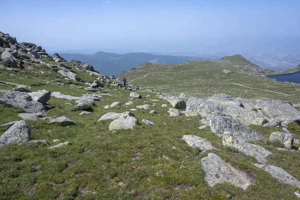 Bulgaristan 'ın Kalin zirvesi yakınlarındaki Rila Dağı' nın İnanılmaz Yaz Manzarası