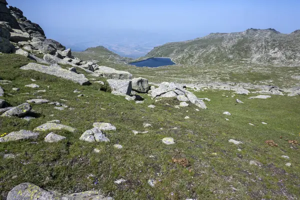 Bulgaristan 'ın Kalin zirvesi yakınlarındaki Rila Dağı' nın İnanılmaz Yaz Manzarası