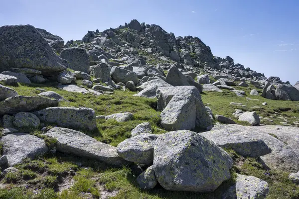Bulgaristan 'ın Kalin zirvesi yakınlarındaki Rila Dağı' nın İnanılmaz Yaz Manzarası