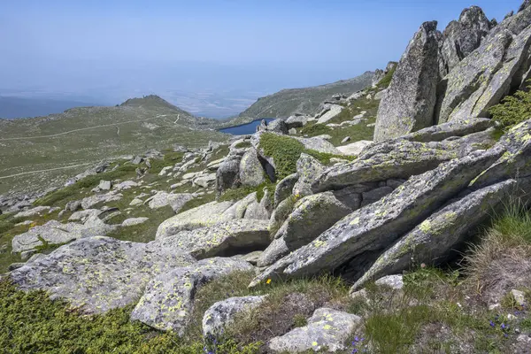 Bulgaristan 'ın Kalin zirvesi yakınlarındaki Rila Dağı' nın İnanılmaz Yaz Manzarası