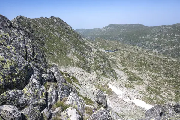 Bulgaristan 'ın Kalin zirvesi yakınlarındaki Rila Dağı' nın İnanılmaz Yaz Manzarası