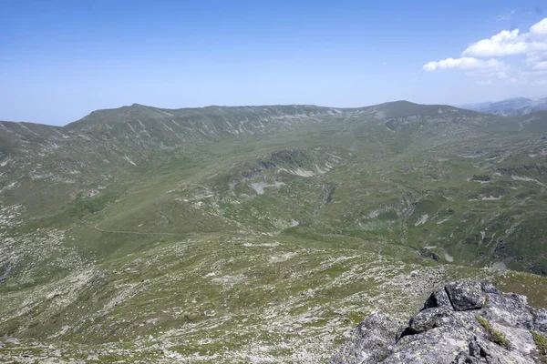 Bulgaristan 'ın Kalin zirvesi yakınlarındaki Rila Dağı' nın İnanılmaz Yaz Manzarası