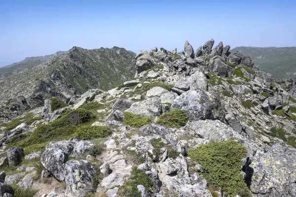 Bulgaristan 'ın Kalin zirvesi yakınlarındaki Rila Dağı' nın İnanılmaz Yaz Manzarası