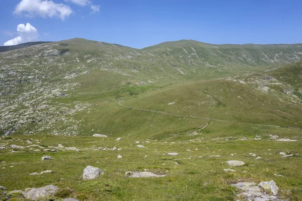 Bulgaristan 'ın Kalin zirvesi yakınlarındaki Rila Dağı' nın İnanılmaz Yaz Manzarası