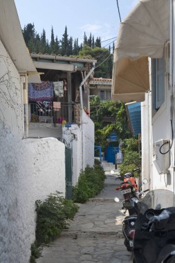 AGIOS NIKITAS, LEFKADA, GREECE - 25 AĞUSTOS 2023: Yunanistan 'ın Lefkada kentindeki Agios Nikitas köyünün yaz manzarası