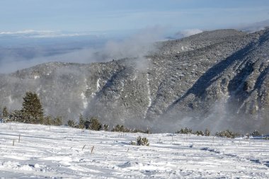 Bulgaristan 'ın Musala zirvesi yakınlarındaki Rila Dağı' nın İnanılmaz Kış Manzarası