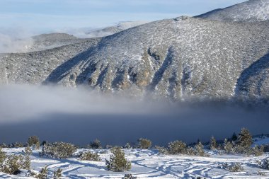 Bulgaristan 'ın Musala zirvesi yakınlarındaki Rila Dağı' nın İnanılmaz Kış Manzarası