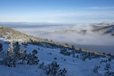 Bulgaristan 'ın Musala zirvesi yakınlarındaki Rila Dağı' nın İnanılmaz Kış Manzarası