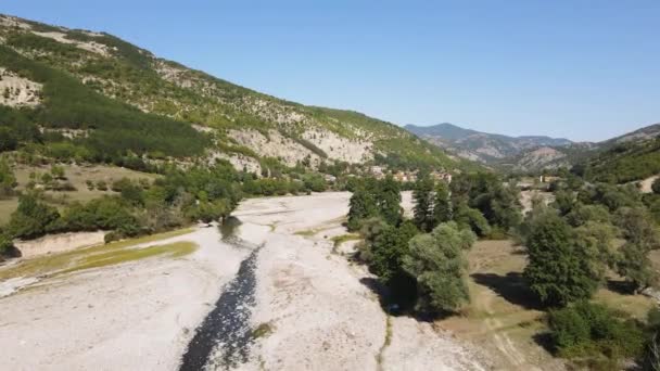 Fantastisk Antenn Utsikt Över Rhodope Bergen Nära Borovitsa River Bulgarien — Stockvideo