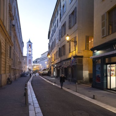 GÜZEL, FRANCE - 25 HAZİRAN 2024: Fransa 'nın Nice, Provence Alpes-Cote d' Azur kentinin günbatımı manzarası