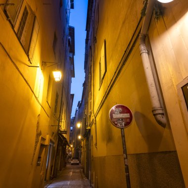 GÜZEL, FRANCE - 25 HAZİRAN 2024: Fransa 'nın Nice, Provence Alpes-Cote d' Azur kentinin günbatımı manzarası