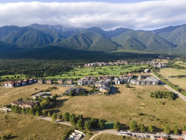 Bulgaristan 'ın Bansko kenti yakınlarındaki Razlog Vadisi' nin şaşırtıcı hava manzarası