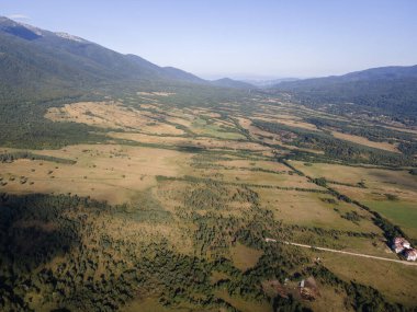 Bulgaristan 'ın Bansko kenti yakınlarındaki Razlog Vadisi' nin şaşırtıcı hava manzarası