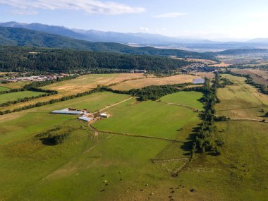 Bulgaristan 'ın Bansko kenti yakınlarındaki Razlog Vadisi' nin şaşırtıcı hava manzarası