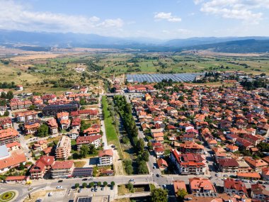 Bulgaristan 'ın Blagoevgrad bölgesinin ünlü Bansko kayak beldesinin hava manzarası