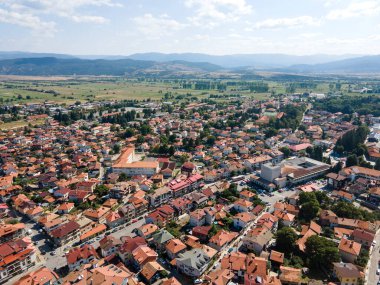 Bulgaristan 'ın Blagoevgrad bölgesinin ünlü Bansko kayak beldesinin hava manzarası