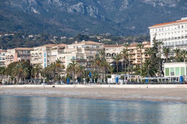 MENTON, FRANCE - 27 HAZİRAN 2024: Menton kıyılarının panoraması, Provence Alpes-Cote d 'Azur, Fransa