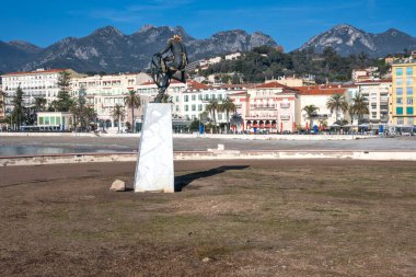 MENTON, FRANCE - 27 HAZİRAN 2024: Menton kıyılarının panoraması, Provence Alpes-Cote d 'Azur, Fransa