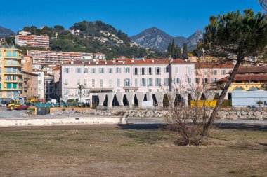 MENTON, FRANCE - 27 HAZİRAN 2024: Menton kıyılarının panoraması, Provence Alpes-Cote d 'Azur, Fransa