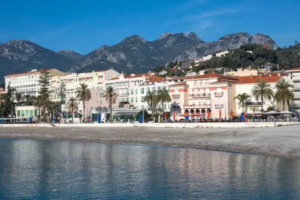 MENTON, FRANCE - 27 HAZİRAN 2024: Menton kıyılarının panoraması, Provence Alpes-Cote d 'Azur, Fransa