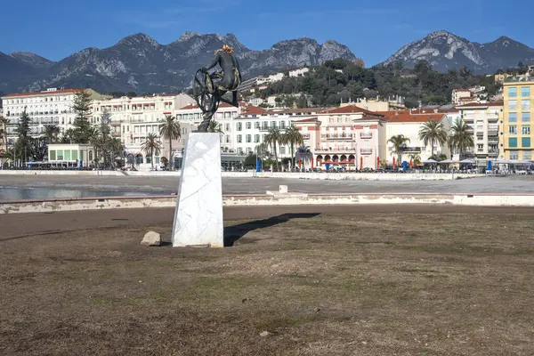MENTON, FRANCE - 27 HAZİRAN 2024: Menton kıyılarının panoraması, Provence Alpes-Cote d 'Azur, Fransa
