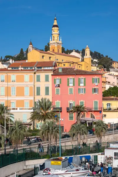 MENTON, FRANCE - 27 HAZİRAN 2024: Menton kıyılarının panoraması, Provence Alpes-Cote d 'Azur, Fransa