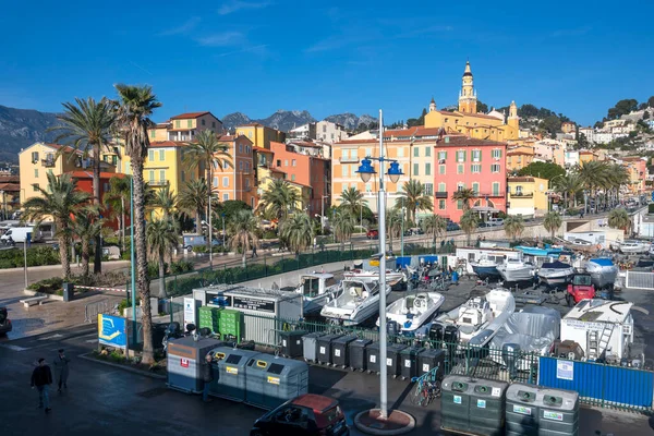 MENTON, FRANCE - 27 HAZİRAN 2024: Menton kıyılarının panoraması, Provence Alpes-Cote d 'Azur, Fransa