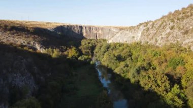 Bulgaristan 'ın Altın Panega Nehri boyunca Iskar Panega Geopark' ın hava manzarası