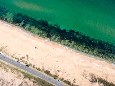 Bulgaristan 'ın Burgaz Bölgesi' nin Dyuni tatil beldesi yakınlarındaki The Driver Beach 'in hava manzarası