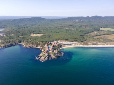 Bulgaristan 'ın Burgaz Bölgesi' nin Dyuni tatil beldesi yakınlarındaki The Driver Beach 'in hava manzarası