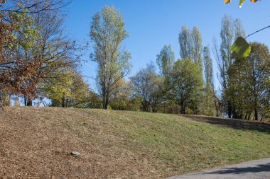 Bulgaristan 'ın Sofya kentindeki South Park' ın şaşırtıcı sonbahar manzarası