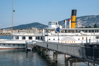 GENEVA, SWitzERLAND - 17 Haziran 2023: İsviçre 'nin Cenevre kentindeki Costal Steet' ten İnanılmaz Panorama