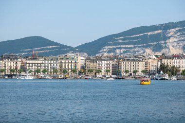 GENEVA, SWitzERLAND - 17 Haziran 2023: İsviçre 'nin Cenevre kentindeki Costal Steet' ten İnanılmaz Panorama