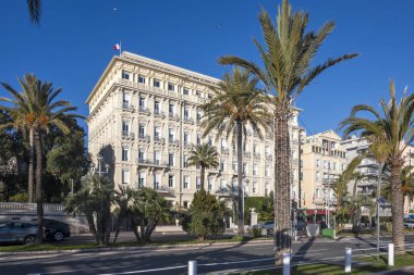 GÜZEL, FRANCE - 25 HAZİRAN 2024: Nice, Provence Alpes-Cote d 'Azur, Fransa' nın sahil caddesinin günbatımı Panoraması