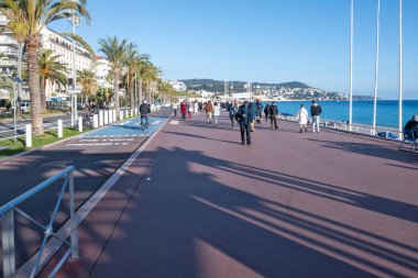 GÜZEL, FRANCE - 25 HAZİRAN 2024: Nice, Provence Alpes-Cote d 'Azur, Fransa' nın sahil caddesinin günbatımı Panoraması